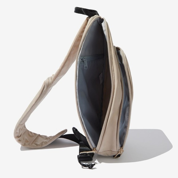 Puma Evercat Myriad Women’s Slingback Shoulder Bag In Light Beige NWT - Picture 4 of 4